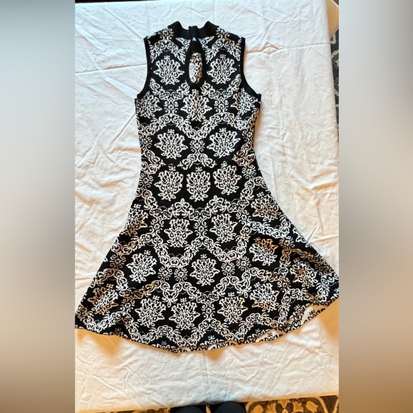 Black and white sweater dress - Picture 2 of 2